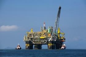 Brazilian oil platform photo by Ralf Roletschek.